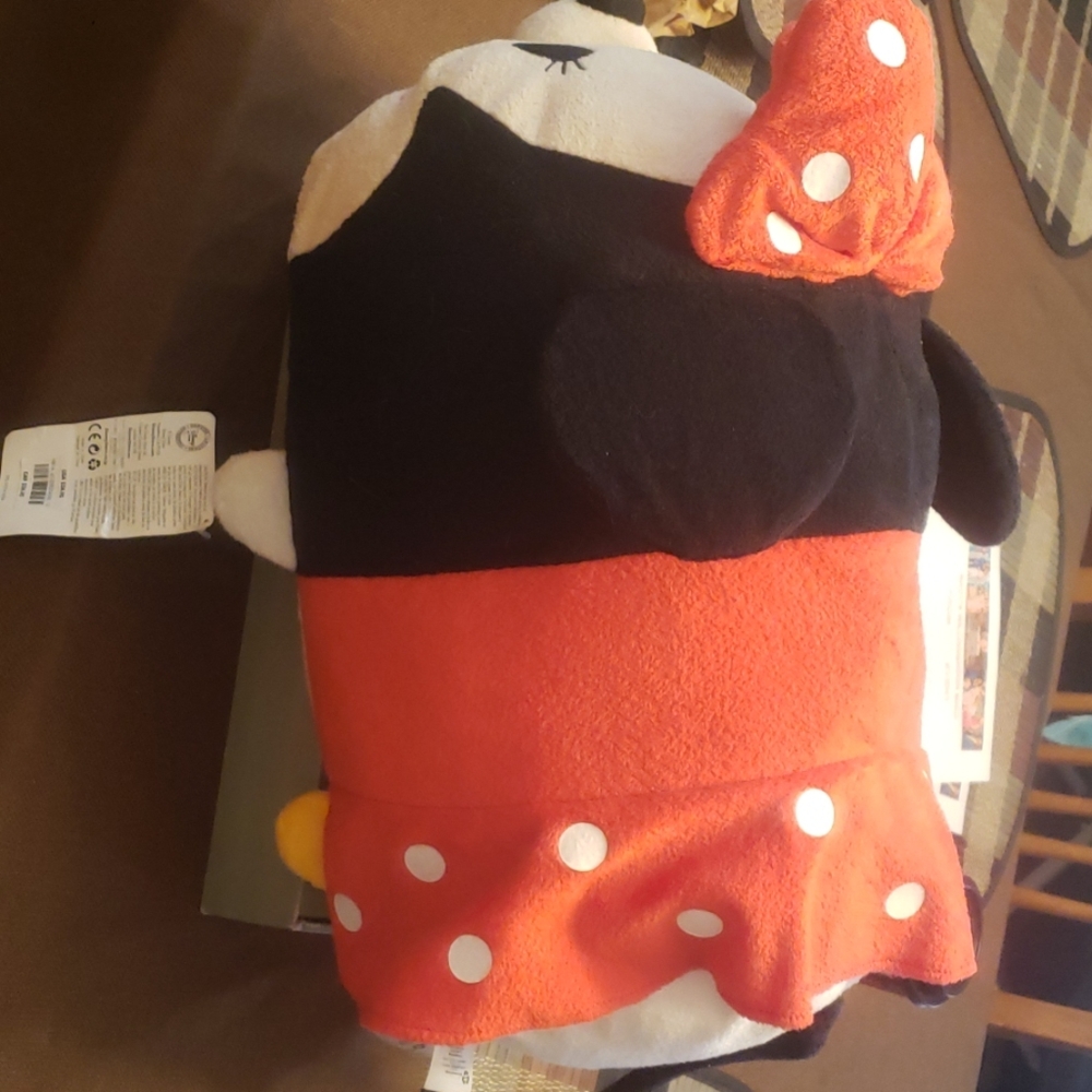 Disney store Tsum Tsum Minnie 20 inch